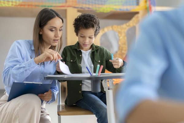 Bindungsorientierte Erziehung: Bedeutung und Umsetzung im Alltag der Villa Knolle Bolle